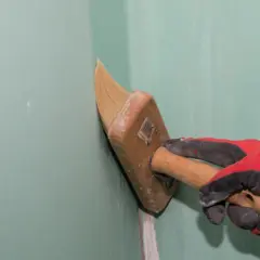 Czy gruntować ściany przed gładzią? Klucz do trwałego efektu końcowego