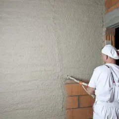 Czy gruntować tynki cementowo-wapienne przed szpachlowaniem? Kluczowe korzyści.