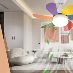 Kolorowy żyrandol wentylator do salonu, estetyczne i ciche modele, dodaje uroku wnętrzu.