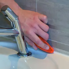 Jak zrobić silikon w łazience? Skuteczne metody i najczęstsze błędy