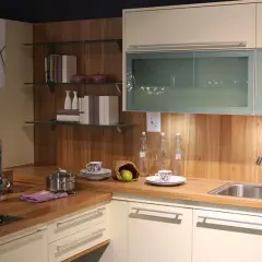 Jak skutecznie kleić panele do ściany: najlepsze metody i porady
