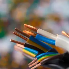 Przewody elektryczne ziemne miedziane i kable YKY — co warto wiedzieć przed zakupem?