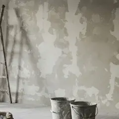 W jakiej temperaturze kłaść tynki wewnętrzne, aby uniknąć problemów?