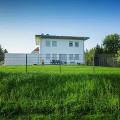 Siatka czy panele cena – które ogrodzenie wybrać bez zbędnych wydatków?