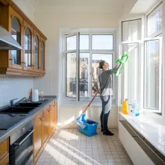 Czyszczenie okien plastikowych: najlepsze metody i skuteczne środki