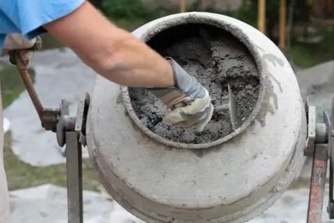 Ile cementu na m³ betonu B15? Kluczowe proporcje i zastosowanie betonu