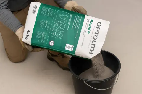 Klej OPTOLITH Rapid R klasy C2FT do ogrzewania podłogowego, by uniknąć pękania gresu. Szybki i elastyczny.