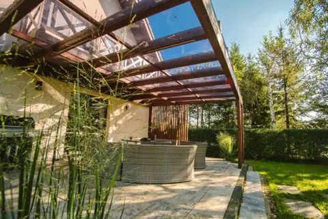 Zadaszenie tarasu – kiedy potrzebne jest pozwolenie na budowę?