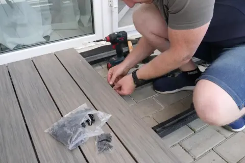 Jak położyć panele tarasowe samodzielnie - krok po kroku do idealnego tarasu