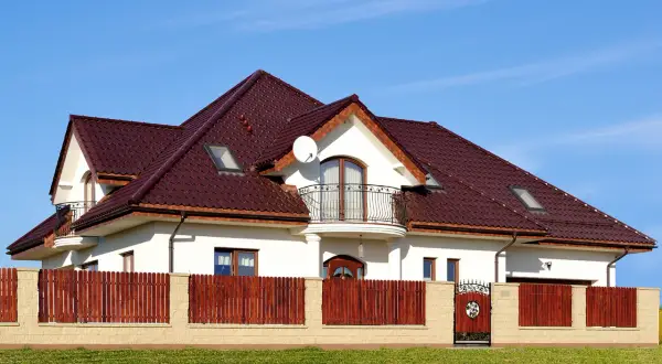 Dachówka ceramiczna: trwałość, piękno i oszczędności w budowie