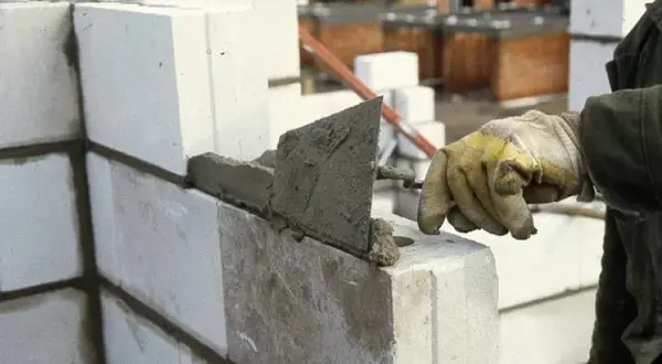 Jak zrobić zaprawę cementowo-wapienną w 5 prostych krokach bez błędów