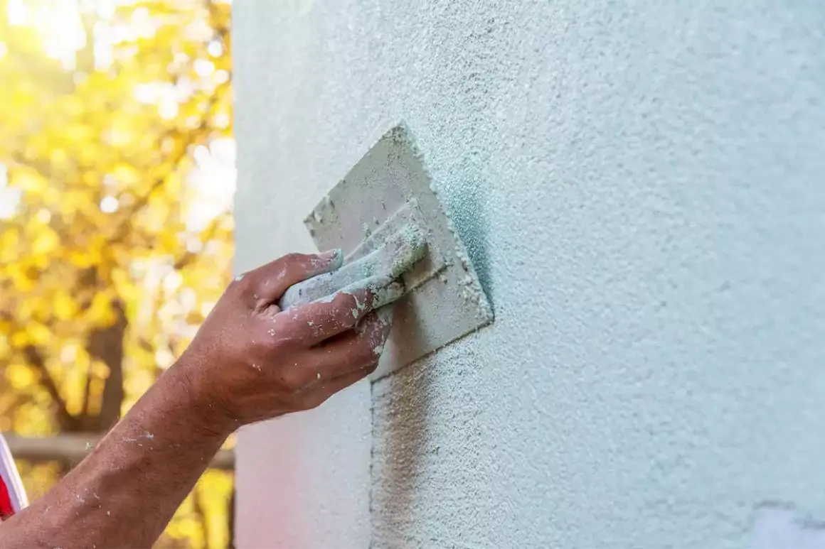 Jak obliczyć tynk zewnętrzny i uniknąć kosztownych błędów w pracy