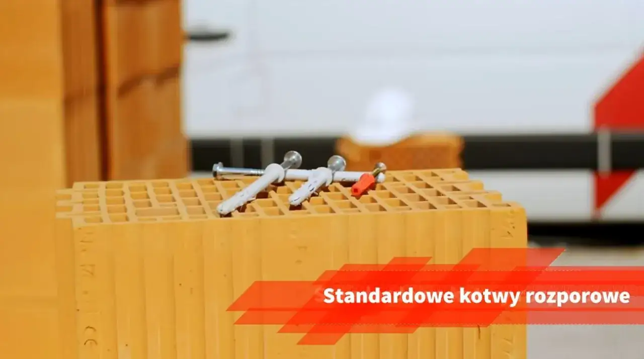 Pustaki poryzowane Porotherm i kołki rozporowe. Wady akustyczne i trudności z wieszaniem szafek na ścianach z tych pustaków.