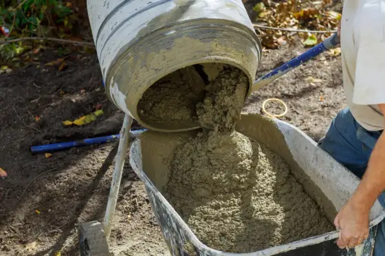 Ile betonu B20 daje worek 25 kg - Jak obliczyć zużycie?